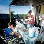 Albergue Zaragoza Camping Hostel