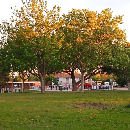Albergue Zaragoza Camping 사라고사