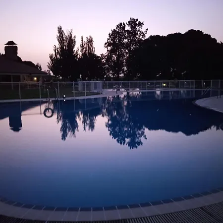 Albergue Zaragoza Camping 호스텔