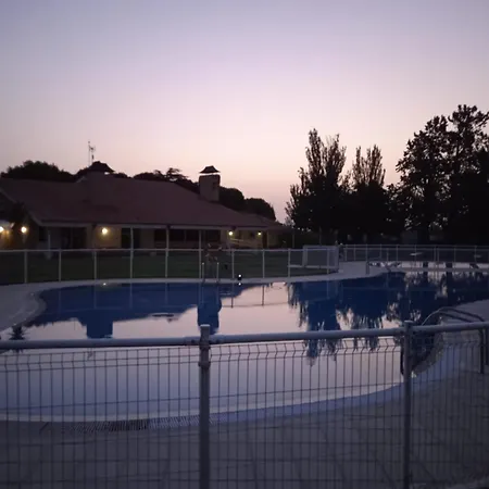 Albergue Zaragoza Camping 호스텔 *