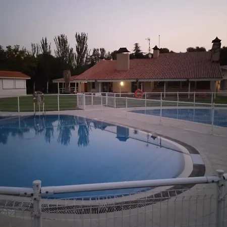 Albergue Zaragoza Camping 사라고사