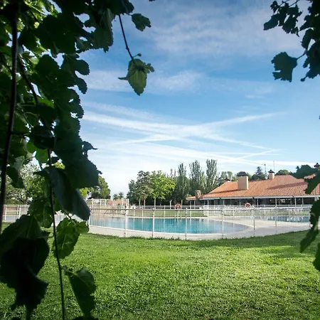 Albergue Zaragoza Camping بيت شباب سرقسطة