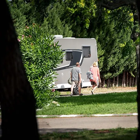 بيت شباب Albergue Zaragoza Camping *